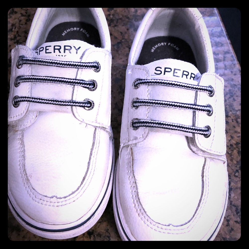 Boys sperrys